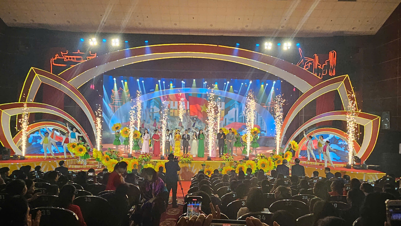 Khánh thành Tượng đài Bác Hồ tại thái bình 1