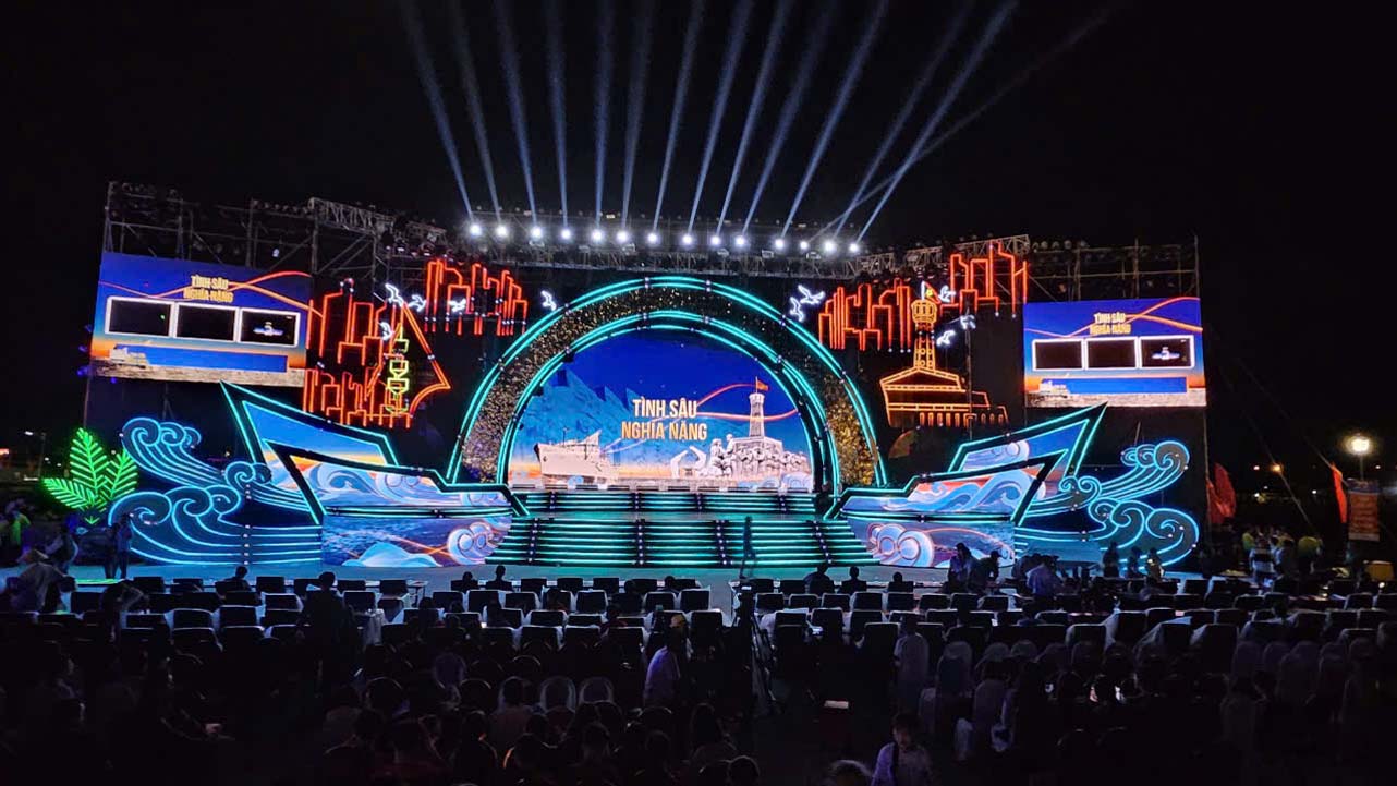 Ca nhạc Kỷ niệm 70 năm tập kết ra Bắc Chủ đề Tình Sâu Nghĩa Nặng