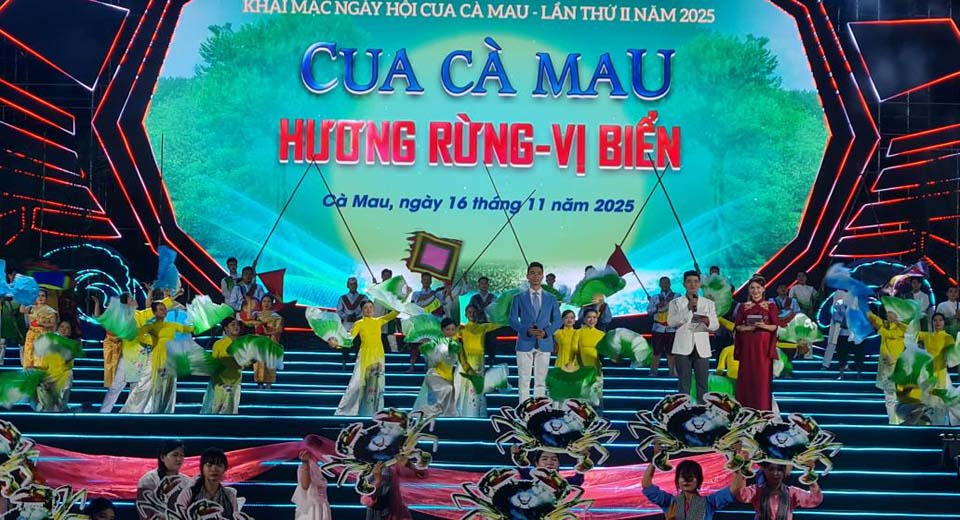 Biểu diễn ngày hội cua cà mau