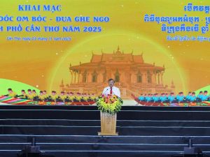 Lễ hội Óoc Om Bóc Đua ghe Ngo TP Cần Thơ 2