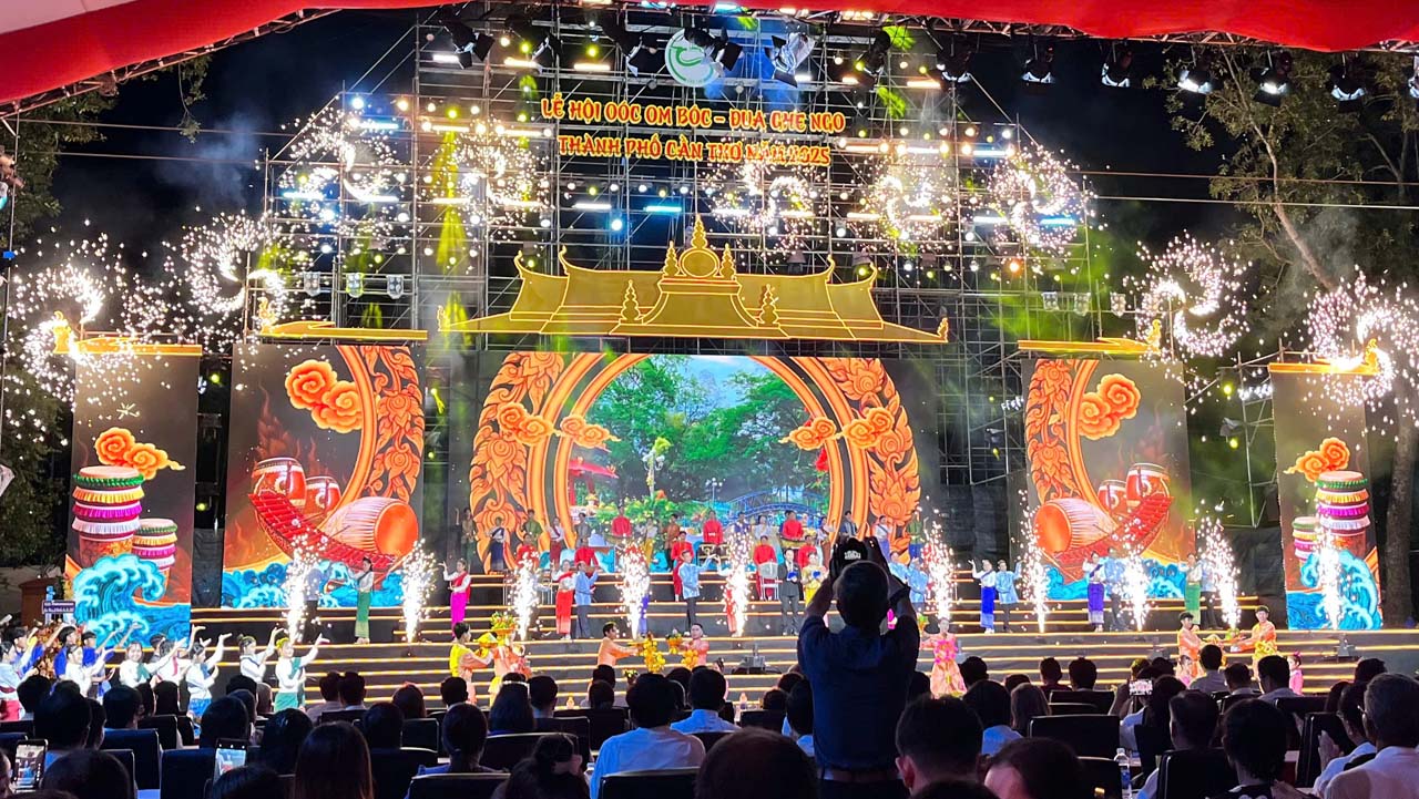 Lễ hội Óoc Om Bóc Đua ghe Ngo TP Cần Thơ