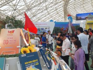 Triển lãm Thành tựu 80 năm Rạng rỡ Cần Thơ 9